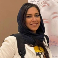 آناهید ادبی